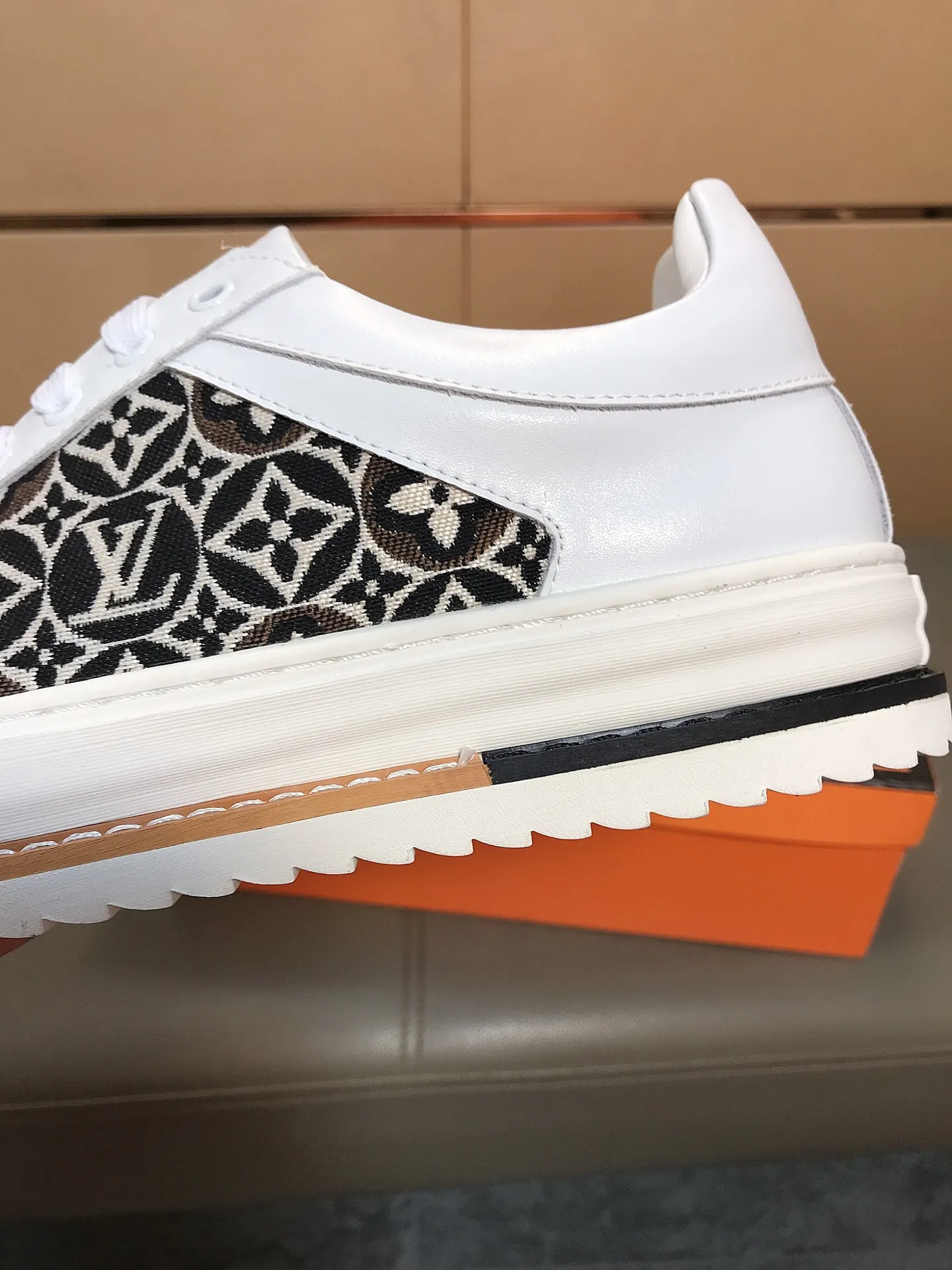 Ex-factory price 400 🆕🆕🔆🔆Hot-selling [Louis Vuitton] LV🔝new Korean style casual men's shoes, high-end brand, the upper is made of Italian cowhide stitching printed fabrics and sheepskin feet🔥, making walking more convenient and comfortable! Amazing work [color]! Create a fashionable personality to set off your uniqueness! A must-have for trendy men! Classic🔥Size: 38-44